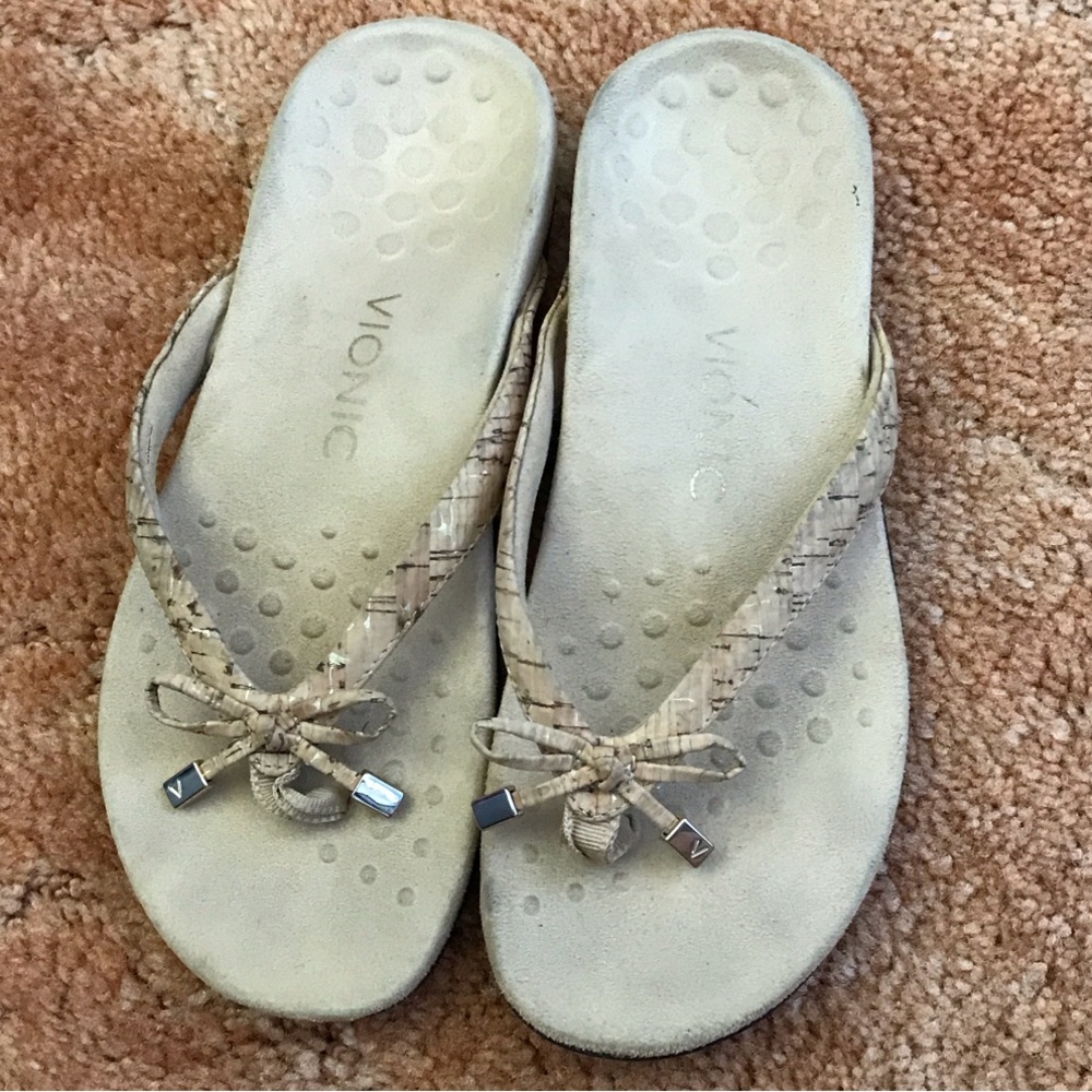 Vionic Bella Beige Sandals with Bow Accent Womans